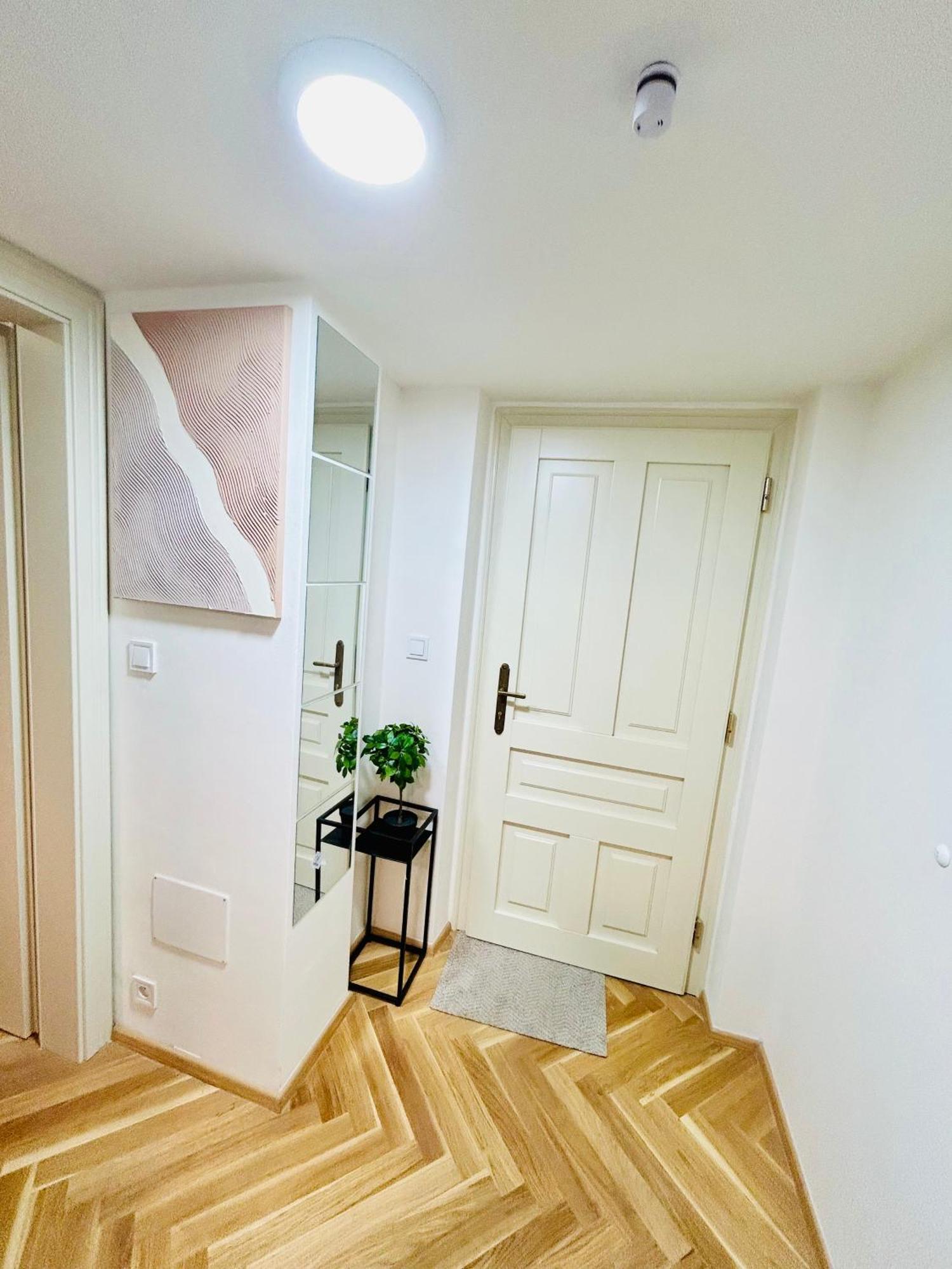 Cozy Design Homestay With Terrace Prague Luaran gambar