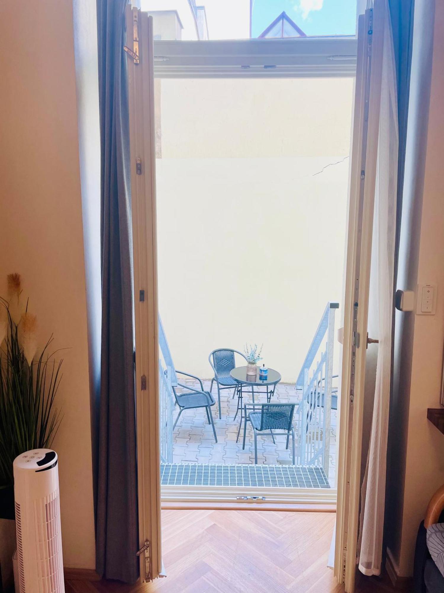 Cozy Design Homestay With Terrace Prague Luaran gambar